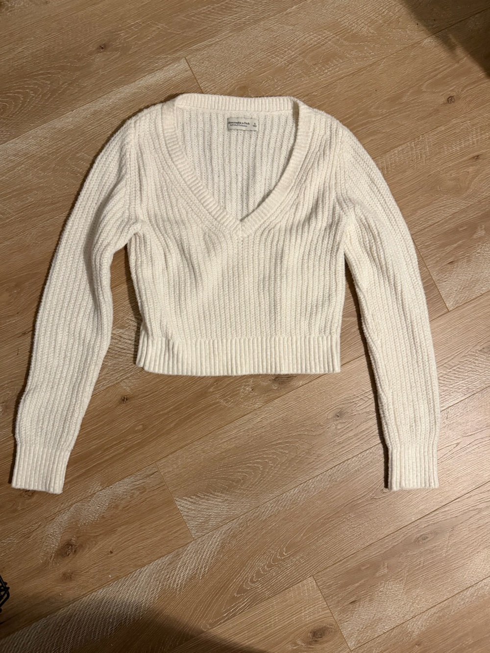 Abercrombie Women's Cream V-Neck Ribbed Sweater